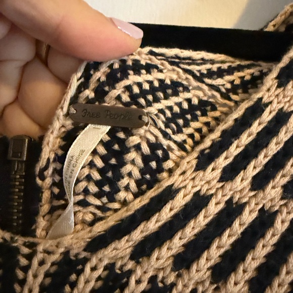 Free People Black and Tan V-Neck Sweater - Picture 2 of 3